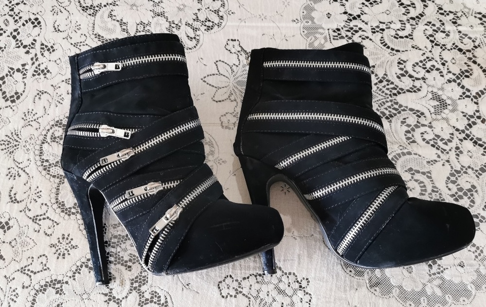 Spring Black Bullet Toe Zipper Ankle Boots Size 6